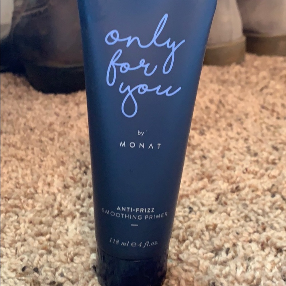 MONAT anti frizz smoothing primer